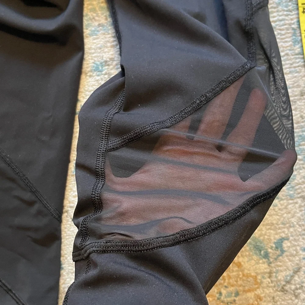 Lululemon Home Stretch Black Mesh Panel Cropped Leggings Size 6 - Picture 15 of 16
